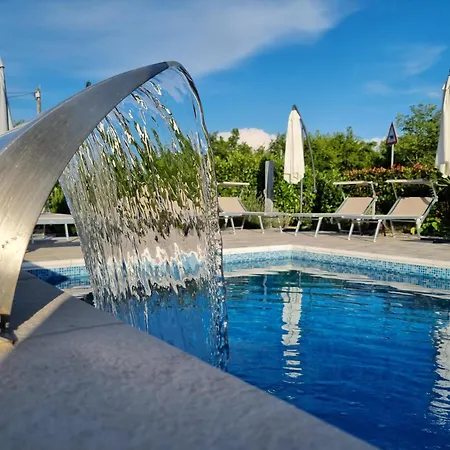 Appartamento Lea With Pool