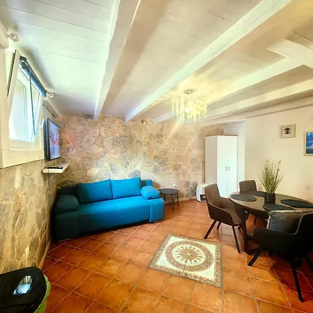 Appartamento Lea With Pool