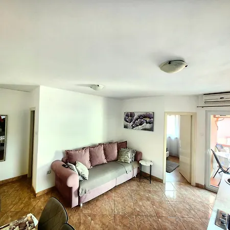 Lea With Pool Apartman *