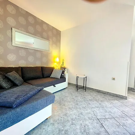 Lea With Pool Apartman *