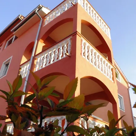 Lea With Pool Apartament Malinska