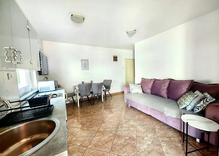 Apartman Lea With Pool