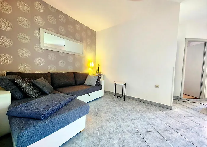 Lea With Pool Apartman *