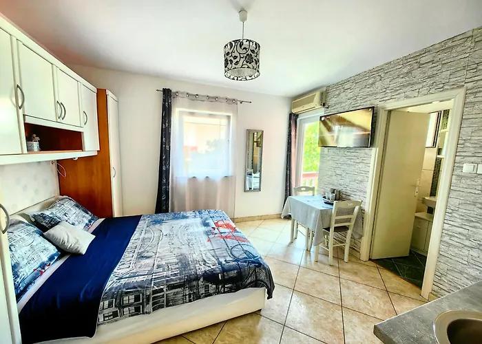 Apartman Lea With Pool *