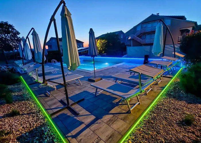 Apartman Lea With Pool Malinska