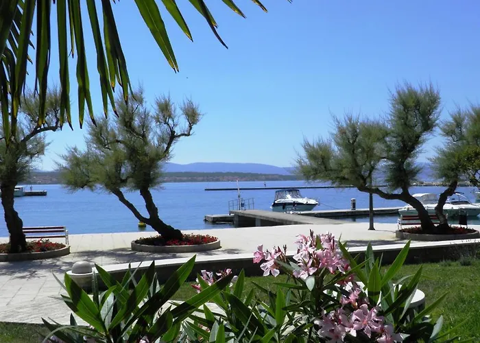 Apartman Lea With Pool Malinska