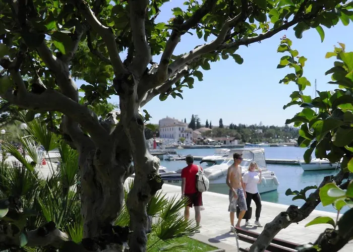 Lea With Pool Apartman *