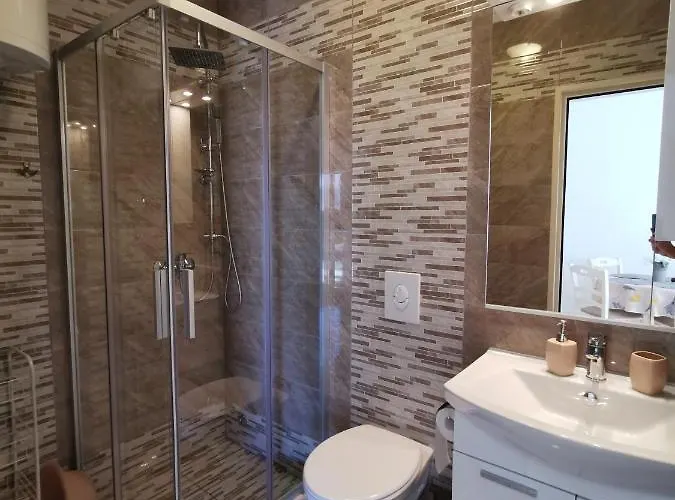 Apartman Lea With Pool Malinska