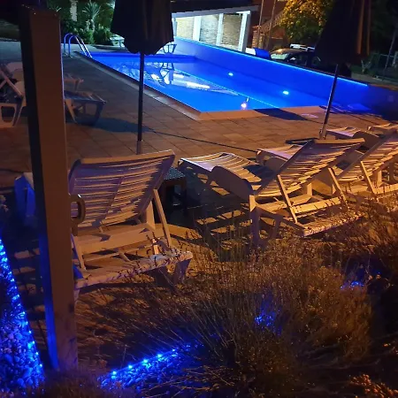 Apartment Lea With Pool Malinska