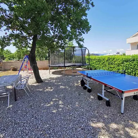 Apartment Lea With Pool Malinska