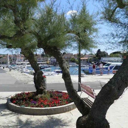 Lea With Pool דירה *