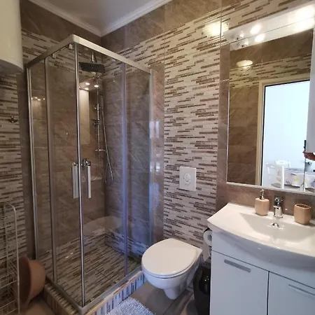 Apartment Lea With Pool Malinska