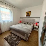 Apartament Lea With Pool