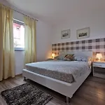 Apartament Lea With Pool *