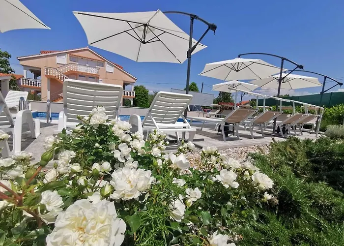 Lea With Pool * 말린스카