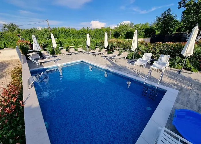 Lea With Pool 아파트