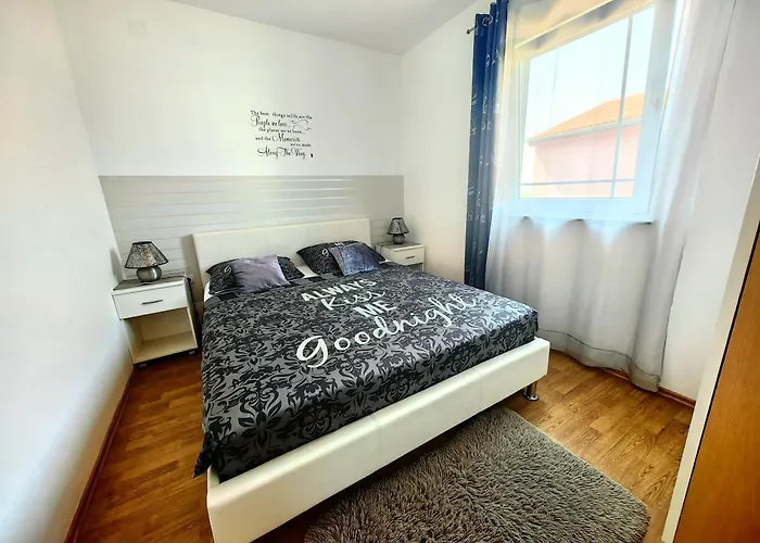 Lea With Pool 아파트 말린스카