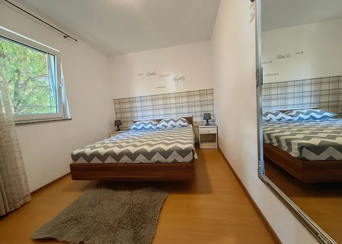 Lea With Pool * 말린스카