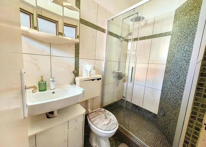 Lea With Pool 말린스카